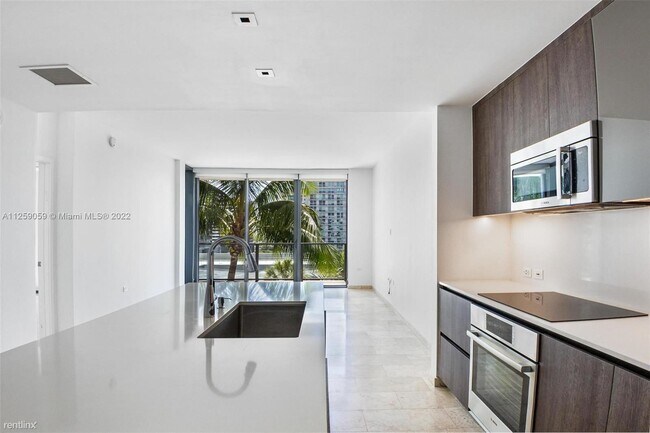 Building Photo - 1 br, 1.5 bath Condo - 68 SE 6th St Ste 806