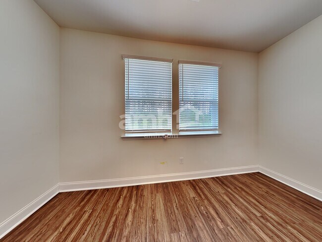 Foto del edificio - 300 Bering Ln