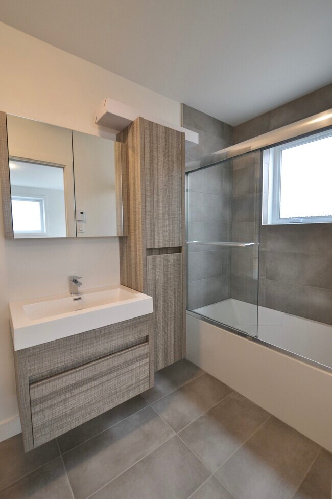 Photo du bâtiment - 3861 Rue Émile
