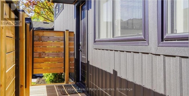 Photo du bâtiment - 45 Bond St