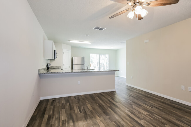 Building Photo - 6928 N Deer Point