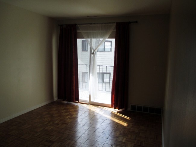Building Photo - 480 N Wall St