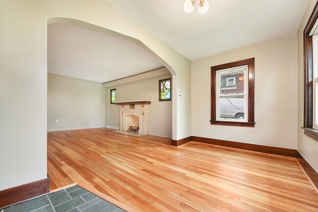 Foto del edificio - Just remodeled in the North Hills