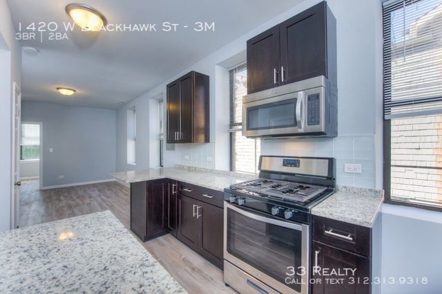 Building Photo - 1420 W Blackhawk St