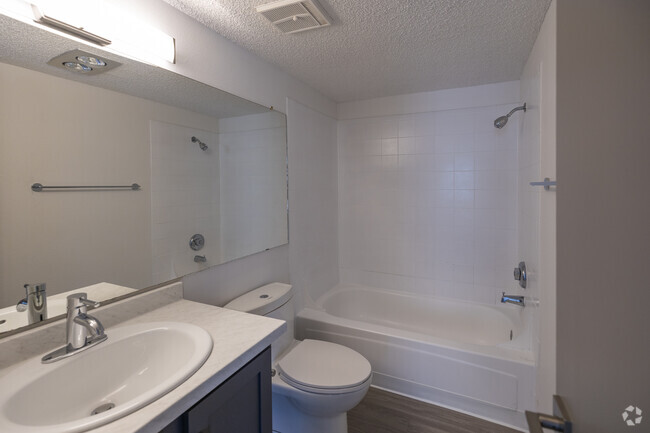 2 BR, 2 BA - 956SF - The June