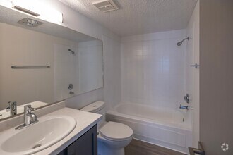 2 BR, 2 BA - 956SF - The June