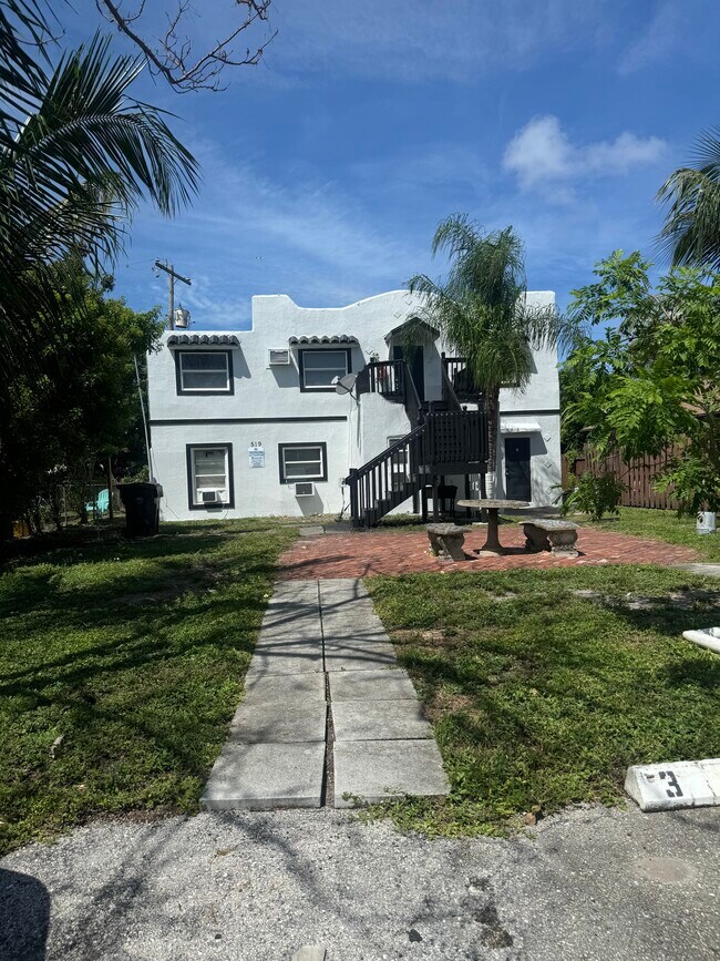 Foto del edificio - 519 Pilgrim Rd