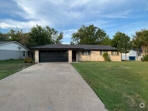 Building Photo - 1213 Crestview Dr