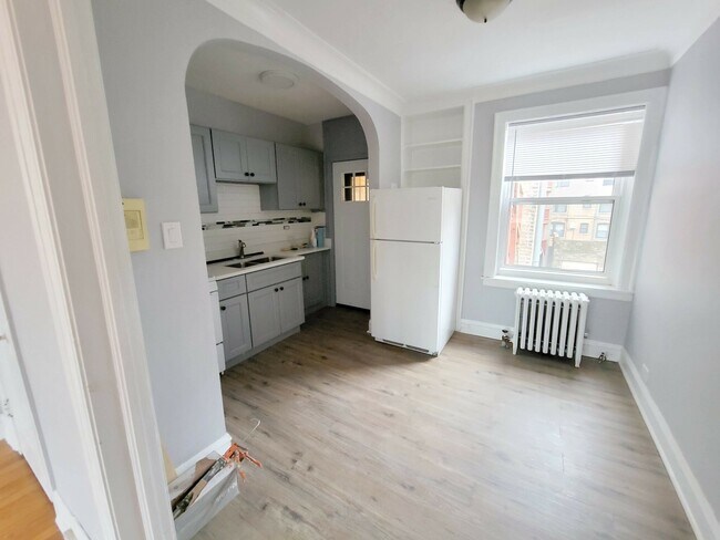 Building Photo - 4700 N Wolcott Ave