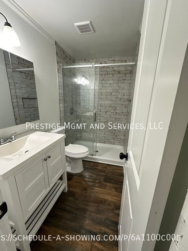 Foto del edificio - 319 Devonwood Ct