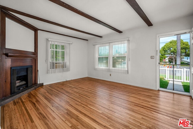 Foto del edificio - 4211 Jackson Ave