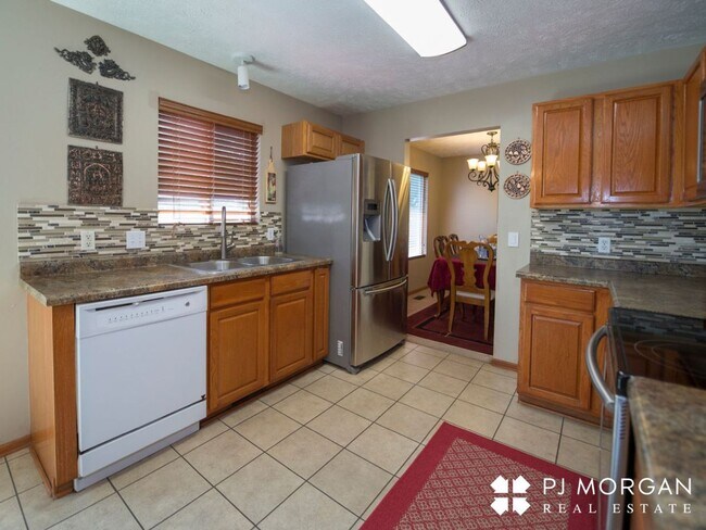 Foto del edificio - 4 bedroom, 3 bathroom - Available 10/14