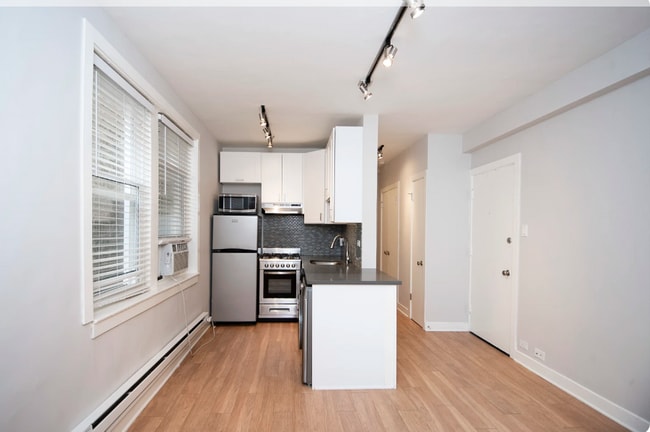 Foto del edificio - 537 W Belmont Ave