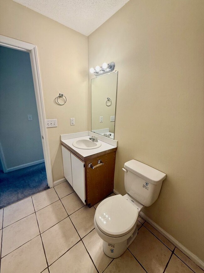 Foto del edificio - Two bedroom, 1 bath condo in Gibsonville