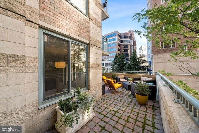 Foto del edificio - 851 N Glebe Rd