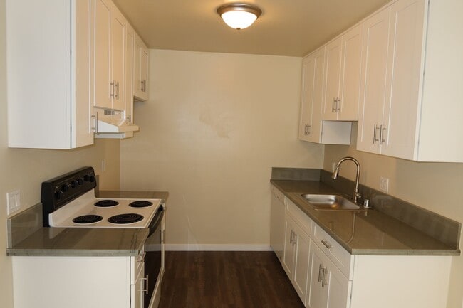 Building Photo - 6665 Gloria Dr