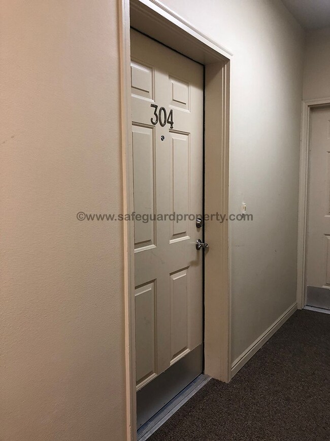 Building Photo - Fabulous 2 Bedroom Condo in Sandy