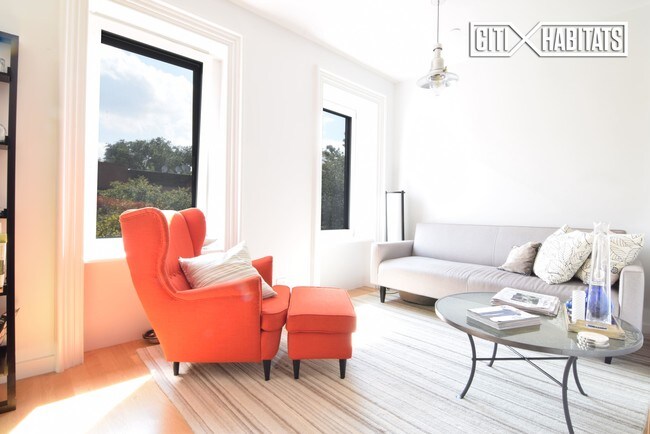 Foto del edificio - 15 Brevoort Pl