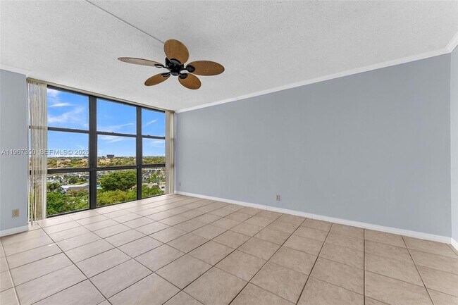 Building Photo - 800 Parkview Dr
