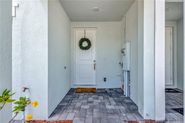 Building Photo - 396 SE Sea Hunt Way