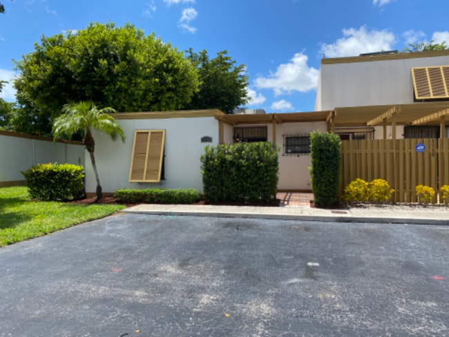 Building Photo - 1724 SW 131st Pl Cir S