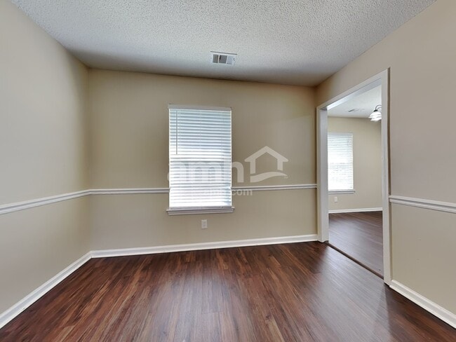 Building Photo - 223 Longleaf Cir