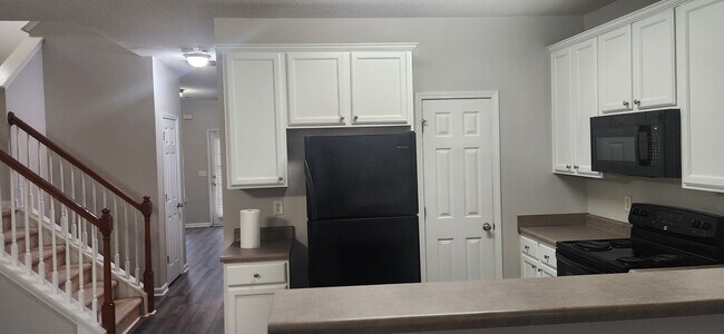 Foto del edificio - 7039 Chara Ln SW