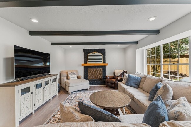 Foto del edificio - 6415 Darby Way