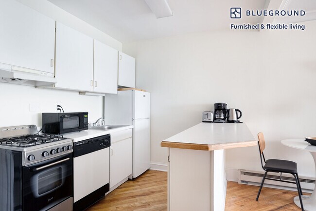 Foto del edificio - 1400 N Lake Shore Dr