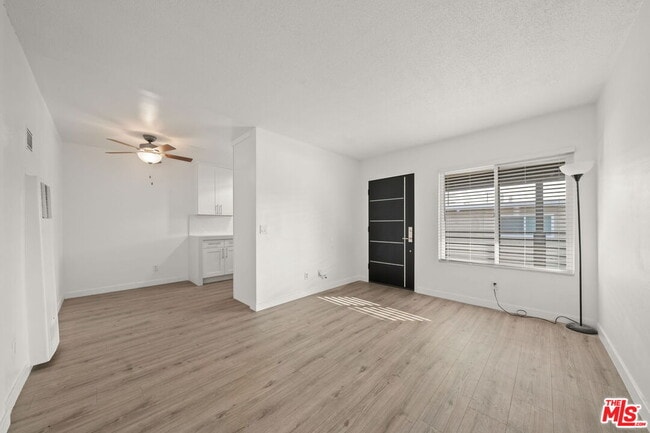 Foto del edificio - 1310 W Valencia Dr