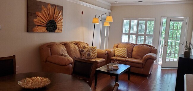 Building Photo - Partial Furnished 3 bedroom 3 full bathroom