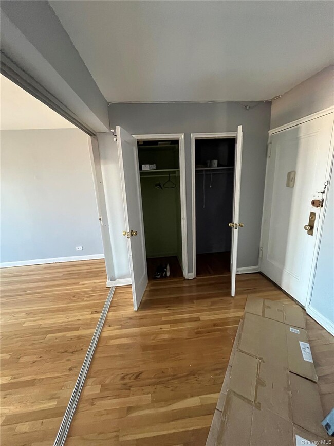 Foto del edificio - 102-36-102-64 64th Ave