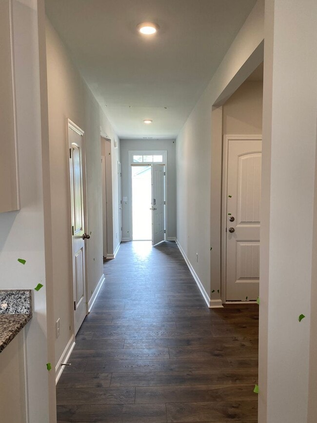 Building Photo - 4 BD, 2 BA, 2 Car Garage, Open Floor Plan!...