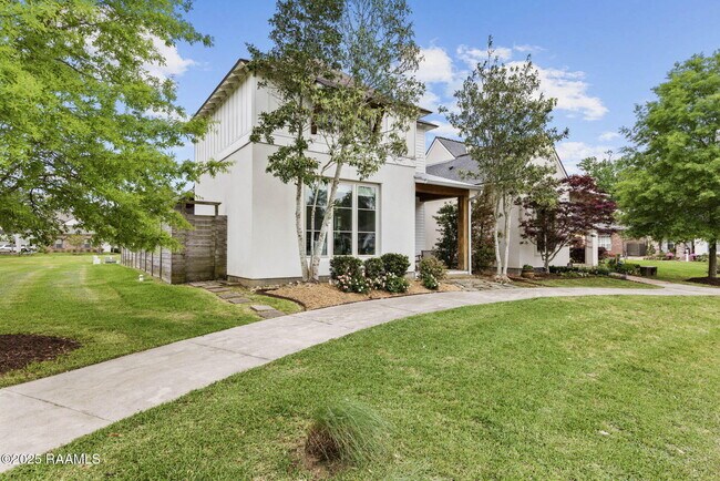 Building Photo - 112 Avoyelles Dr