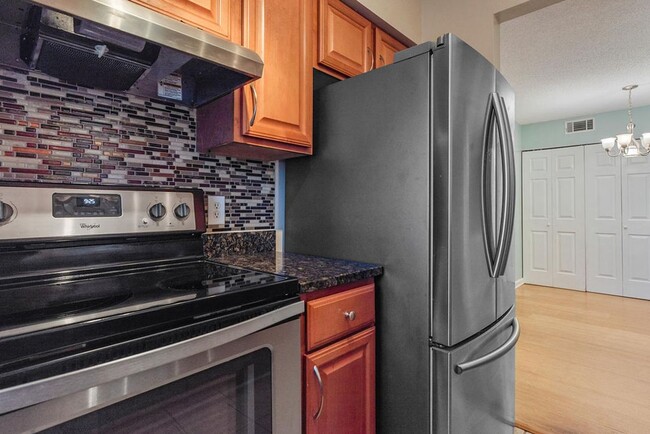 Building Photo - 2 Bedroom Condo Near Rex Hospital!