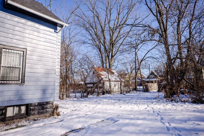 Building Photo - Remodeled three bedroom home available for rent!