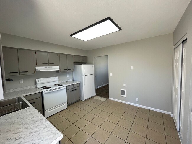 Foto del edificio - 3351-3353 Woodmar Ct.