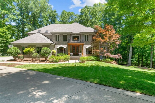 Building Photo - Luxurious 5-Bed Sanctuary with Scenic View...