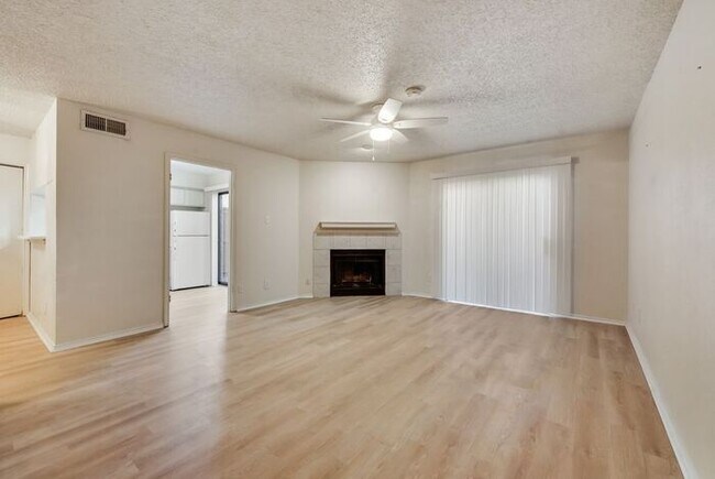 Foto del edificio - Spacious Richardson Condo with washer-dryer connections