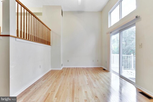 Building Photo - 140 S Barrow Pl