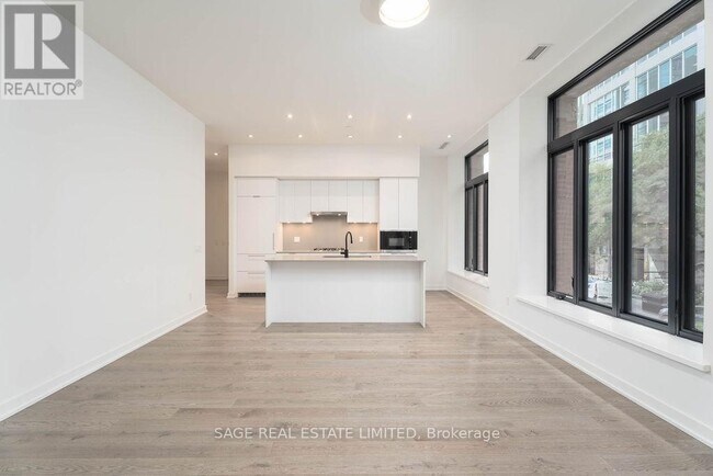 Building Photo - 22 Lombard St