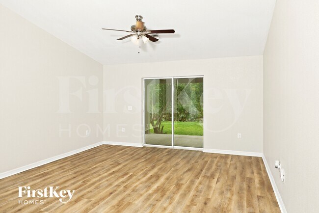 Foto del edificio - 4611 Belladonna Ave