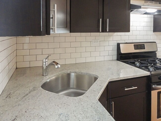 Building Photo - 4851 N Wolcott Ave