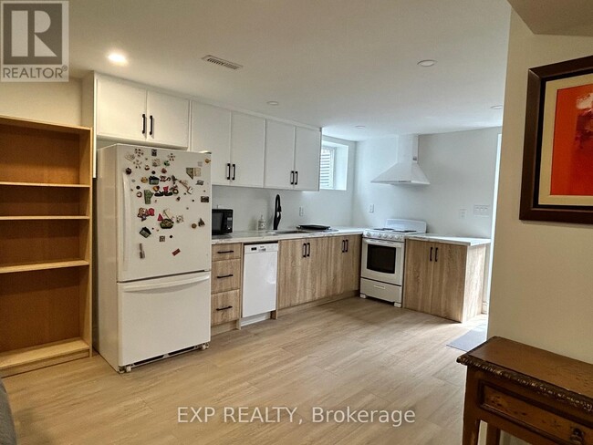 Building Photo - 1596 Maple Ridge Dr