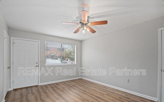Building Photo - 4001 Mable St