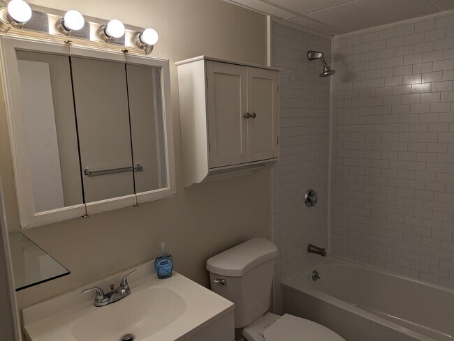 Bathroom - 29 Woodbine St