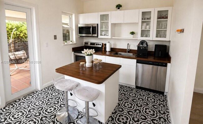 Foto del edificio - 985 SW 10th St