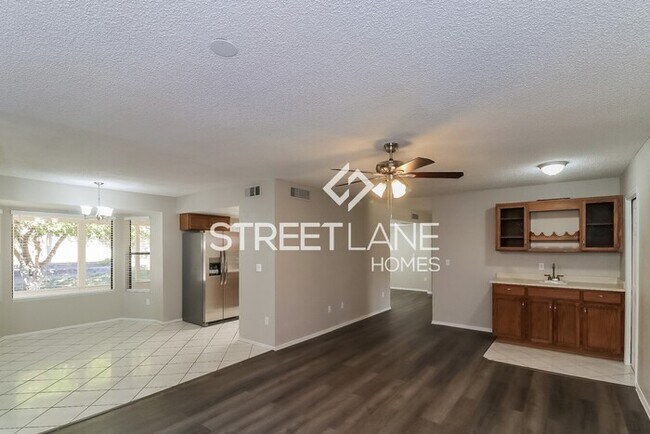Building Photo - REDUCED-Spacious 3 bedroom home in Phoenix!