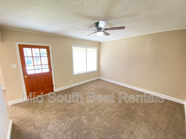 Building Photo - 3218 Lamphier Ave
