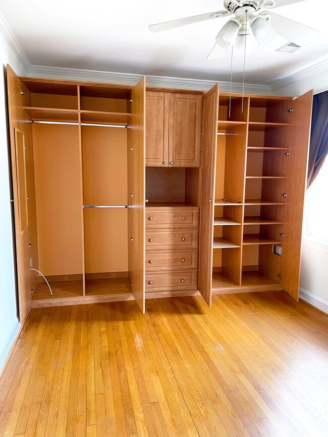 Custom closets interior - 803 7th St NE
